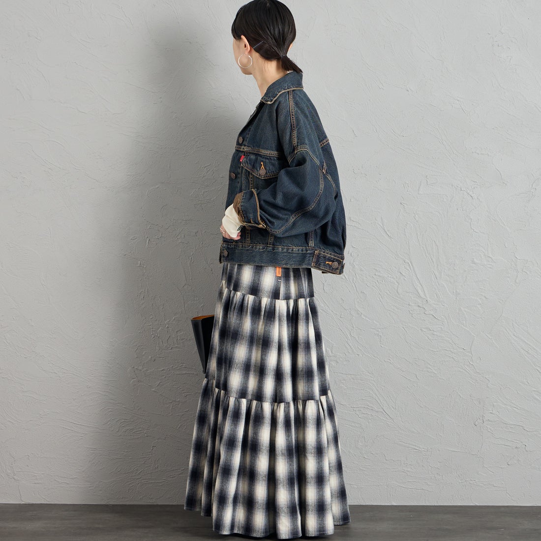 LEVI'S [リーバイス] ルーズクロップド トラッカージャケット [0089L-00] 07 HIGH VI &&モデル身長：150cm 着用サイズ：S&&