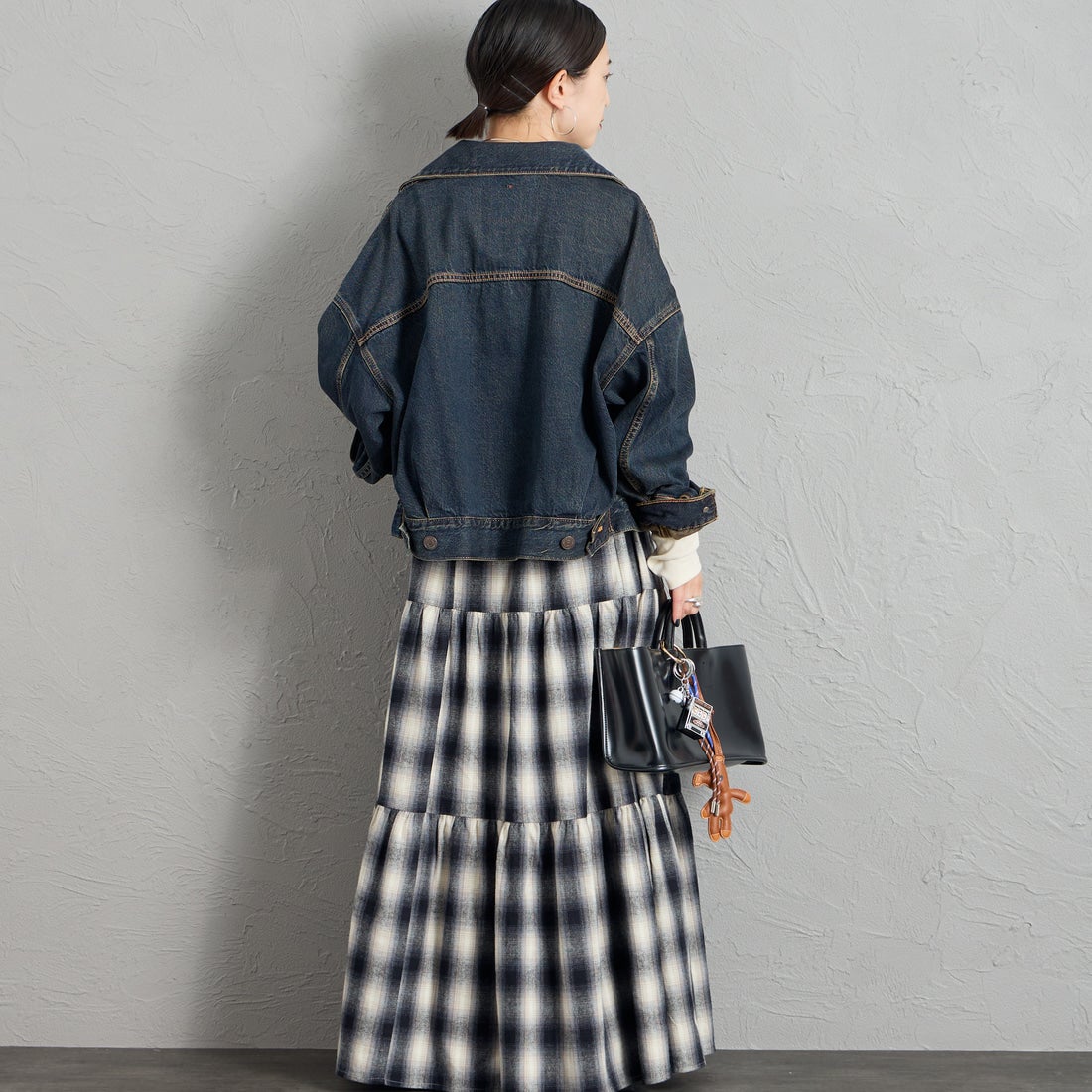 LEVI'S [リーバイス] ルーズクロップド トラッカージャケット [0089L-00] 07 HIGH VI &&モデル身長：150cm 着用サイズ：S&&