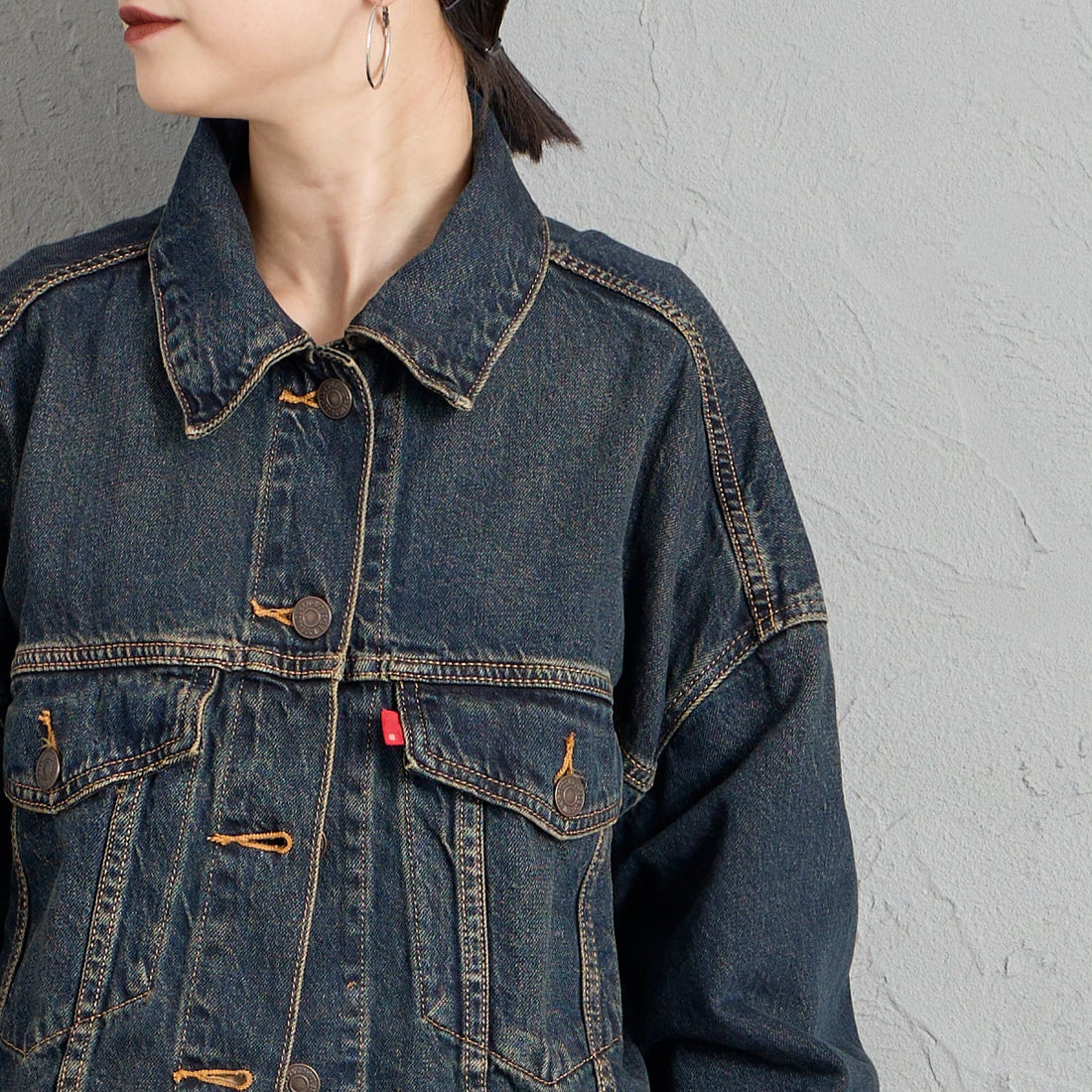 LEVI'S [リーバイス] ルーズクロップド トラッカージャケット [0089L-00] 07 HIGH VI &&モデル身長：150cm 着用サイズ：S&&