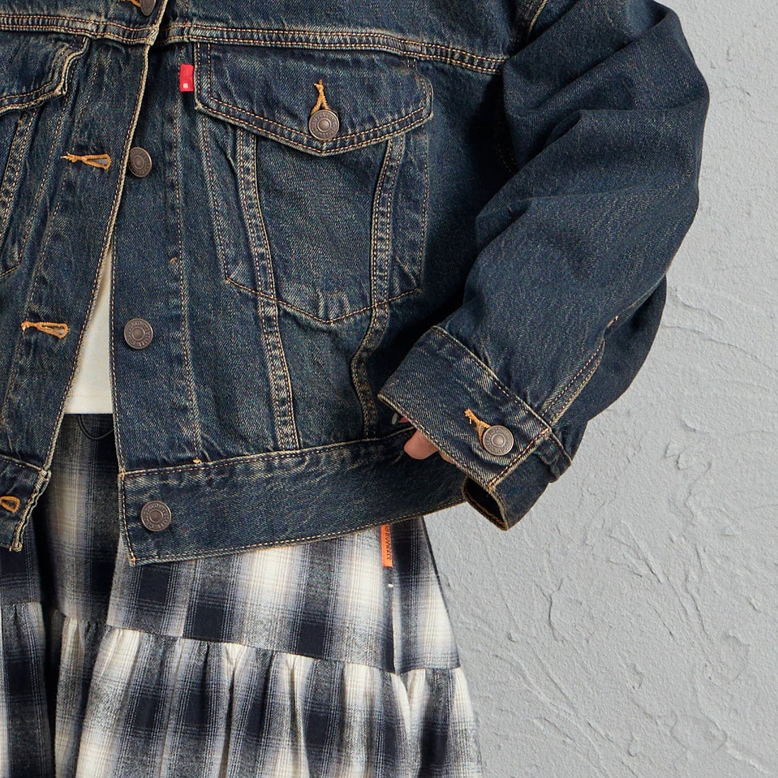 LEVI'S [リーバイス] ルーズクロップド トラッカージャケット [0089L-00] 07 HIGH VI &&モデル身長：150cm 着用サイズ：S&&