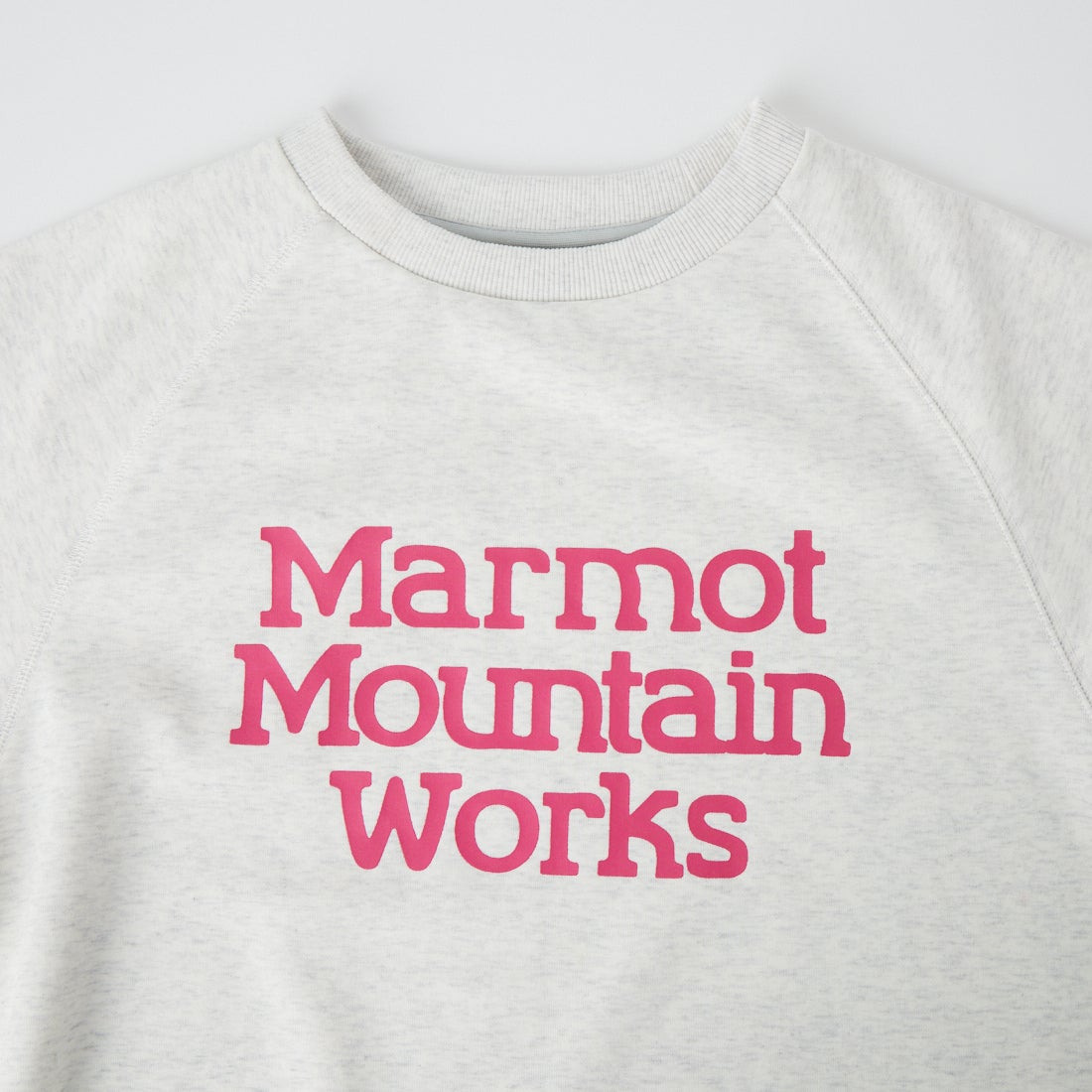 Marmot [マーモット] 別注 ロゴプリント カットオフスウェット [MTFW26WSW374IN-JF] ASH GRAY