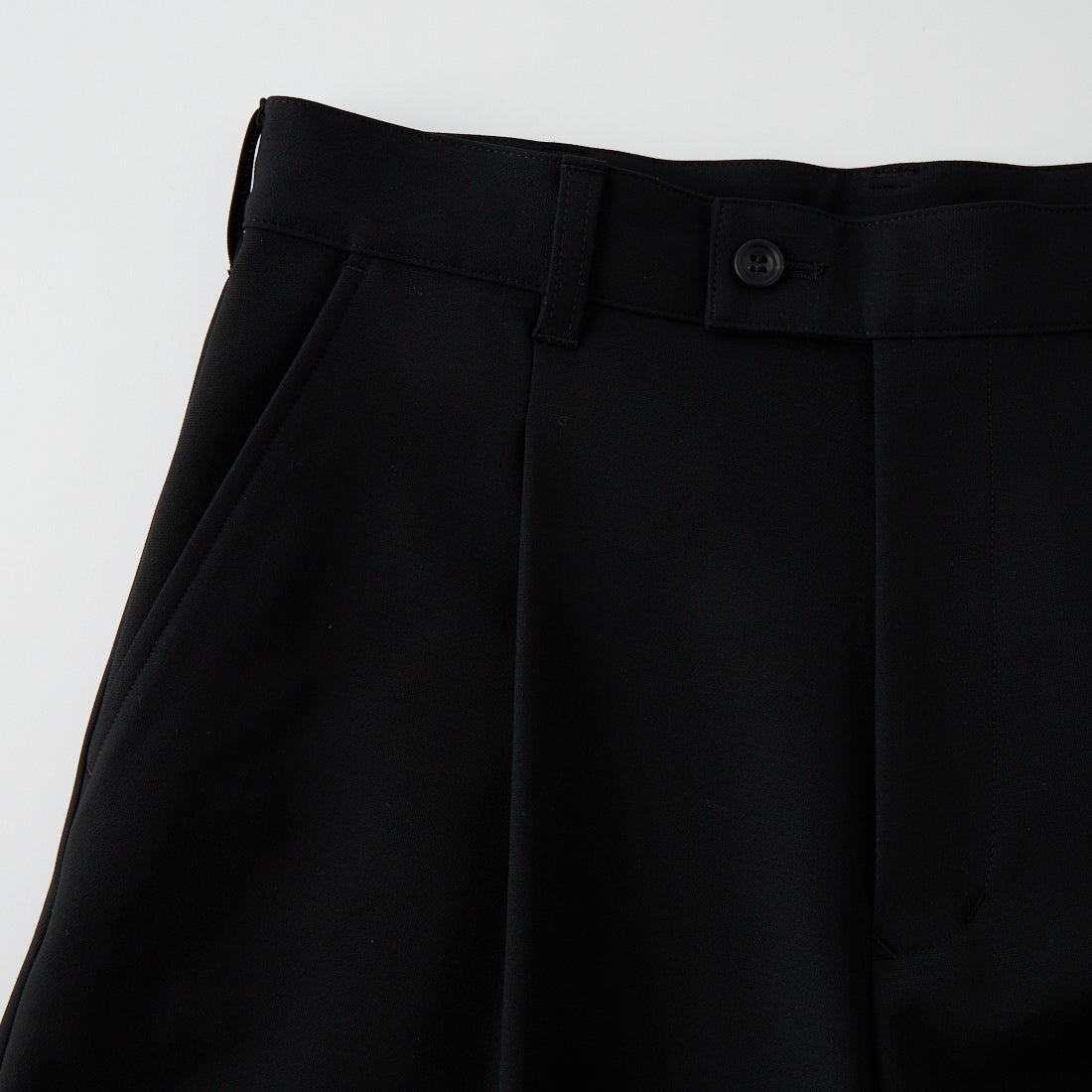 White Mountaineering [ホワイトマウンテニアリング] ストレッチ カーブパンツ [WM2673406] BLACK
