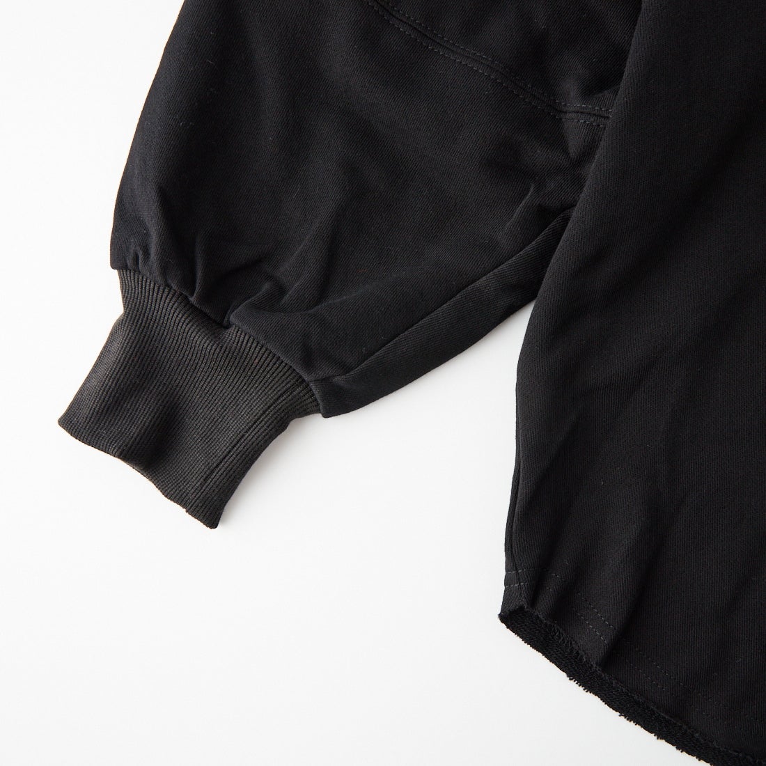 TenuE [テニュイ] スキッパーカラー スウェットプルオーバー [26040213] BLACK