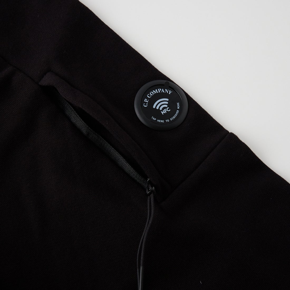 C.P.COMPANY [シーピーカンパニー] 起毛フリース レンズ クルーネックスウェットシャツ [RCCMSS713A] 999 BLACK