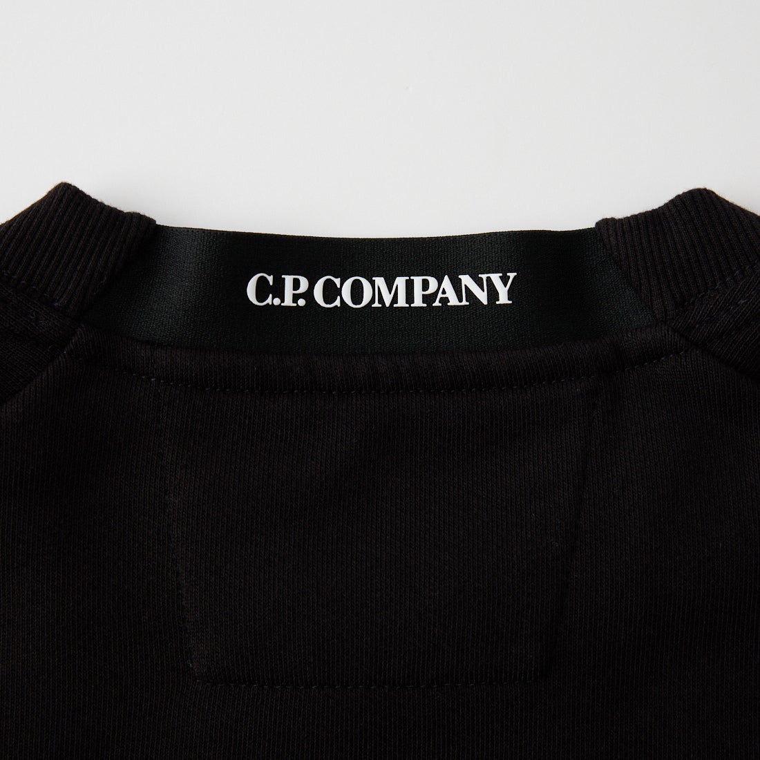 C.P.COMPANY [シーピーカンパニー] 起毛フリース レンズ クルーネックスウェットシャツ [RCCMSS713A] 999 BLACK
