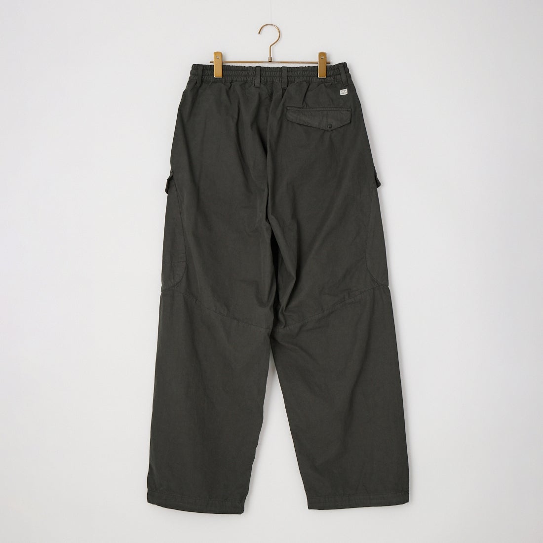C.P.COMPANY [シーピーカンパニー] マイクロレップス ボクシー レンズカーゴパンツ [21CMPA116A] 985 RAVEN