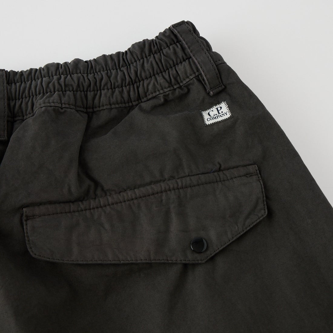 C.P.COMPANY [シーピーカンパニー] マイクロレップス ボクシー レンズカーゴパンツ [21CMPA116A] 985 RAVEN