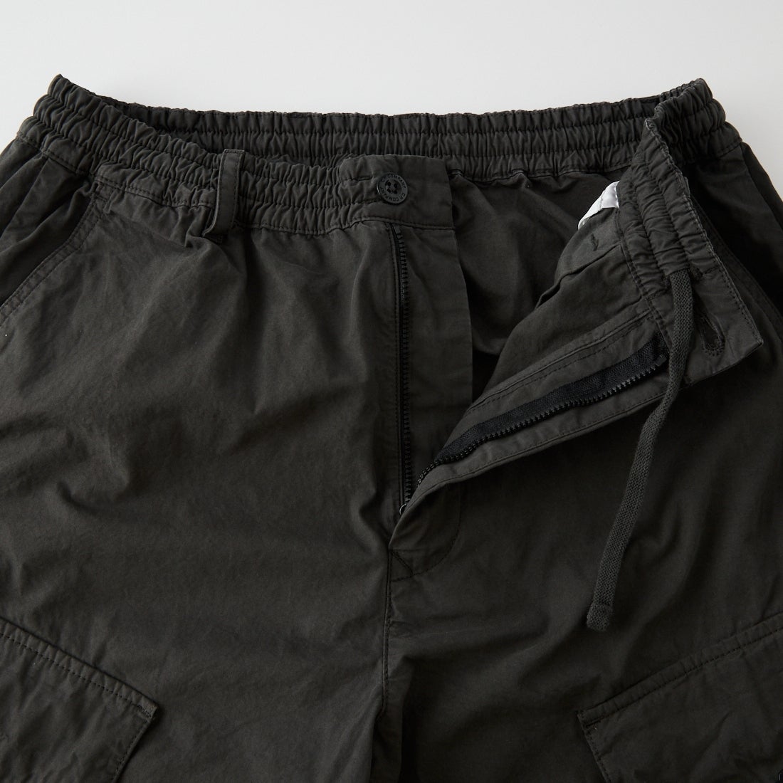 C.P.COMPANY [シーピーカンパニー] マイクロレップス ボクシー レンズカーゴパンツ [21CMPA116A] 985 RAVEN