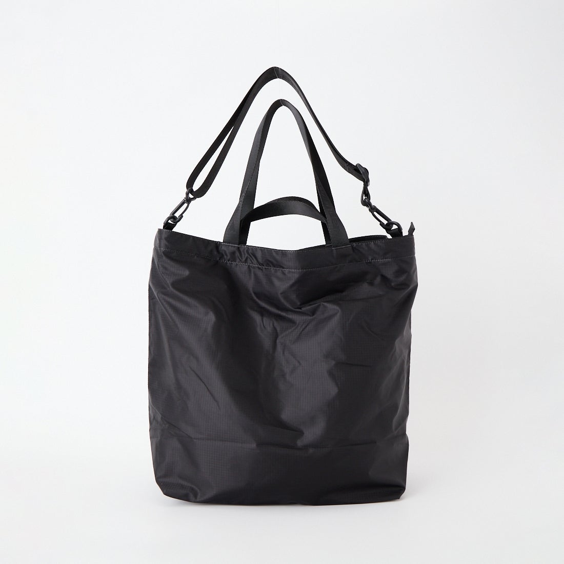 and wander [アンドワンダー] クリスピーリップ ロゴトートバッグ [5746985161] BLACK