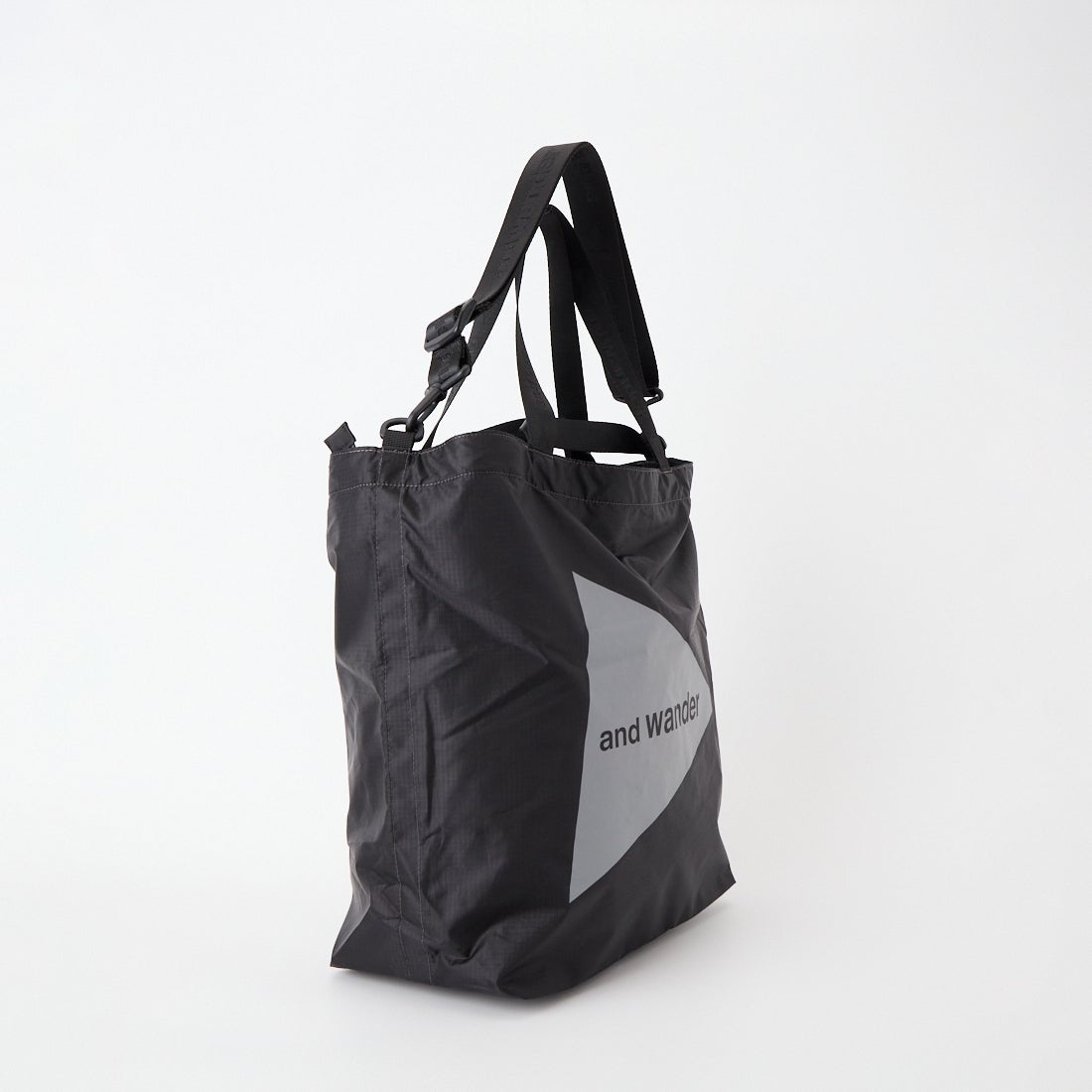 and wander [アンドワンダー] クリスピーリップ ロゴトートバッグ [5746985161] BLACK
