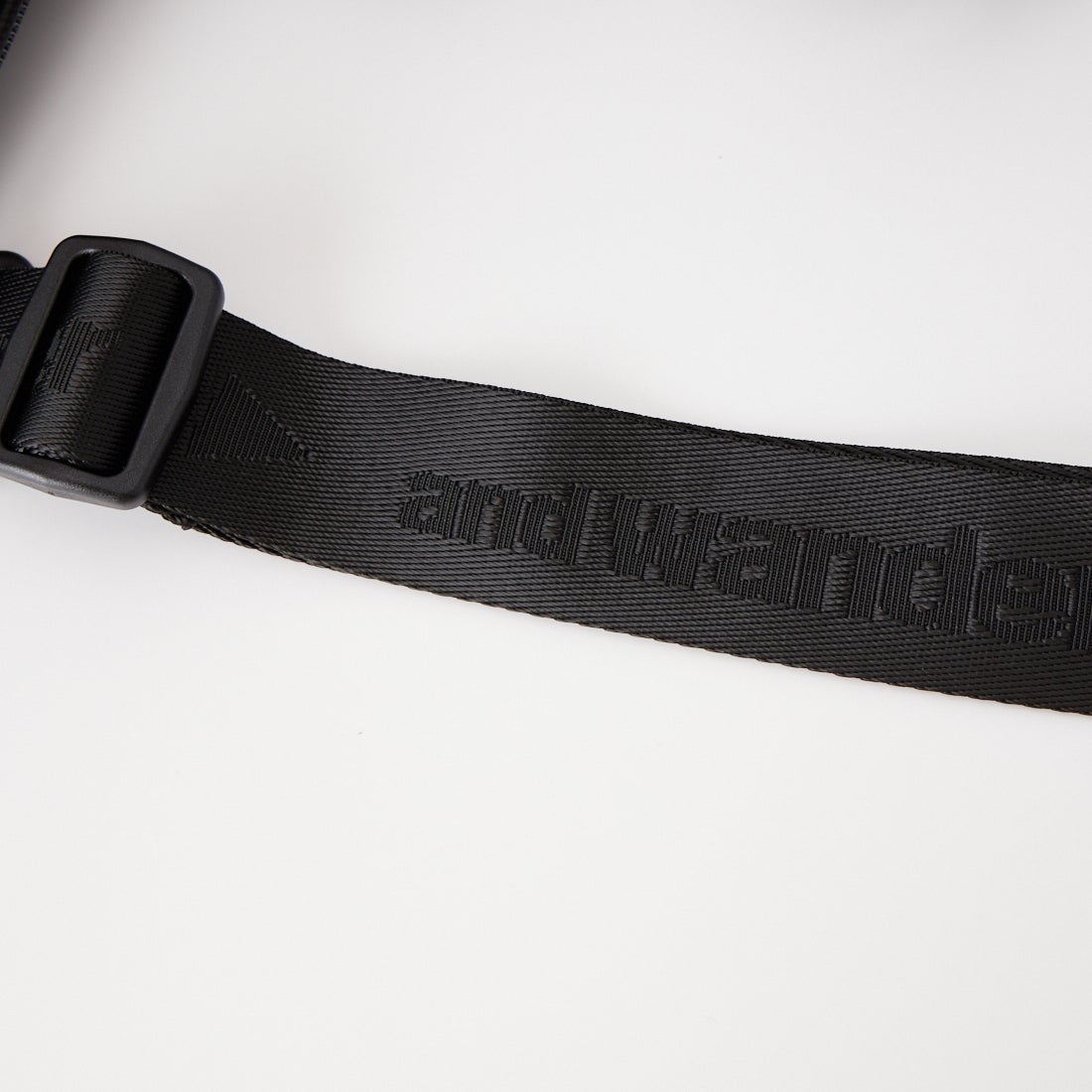 and wander [アンドワンダー] クリスピーリップ ロゴトートバッグ [5746985161] BLACK