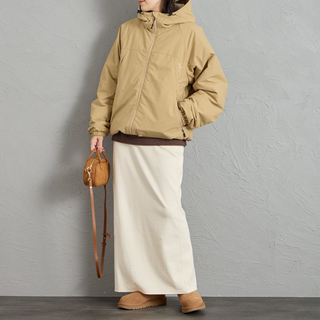 Marmot [マーモット] 別注 プリマロフト 中綿入りフードジャケット [MTFW26UJK348IN-JF] BEIGE &&モデル身長：160cm 着用サイズ：S&&