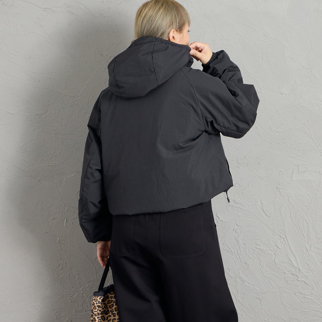 Marmot [マーモット] 別注 プリマロフト 中綿入りフードジャケット [MTFW26UJK348IN-JF] BLACK &&モデル身長：156cm 着用サイズ：S&&