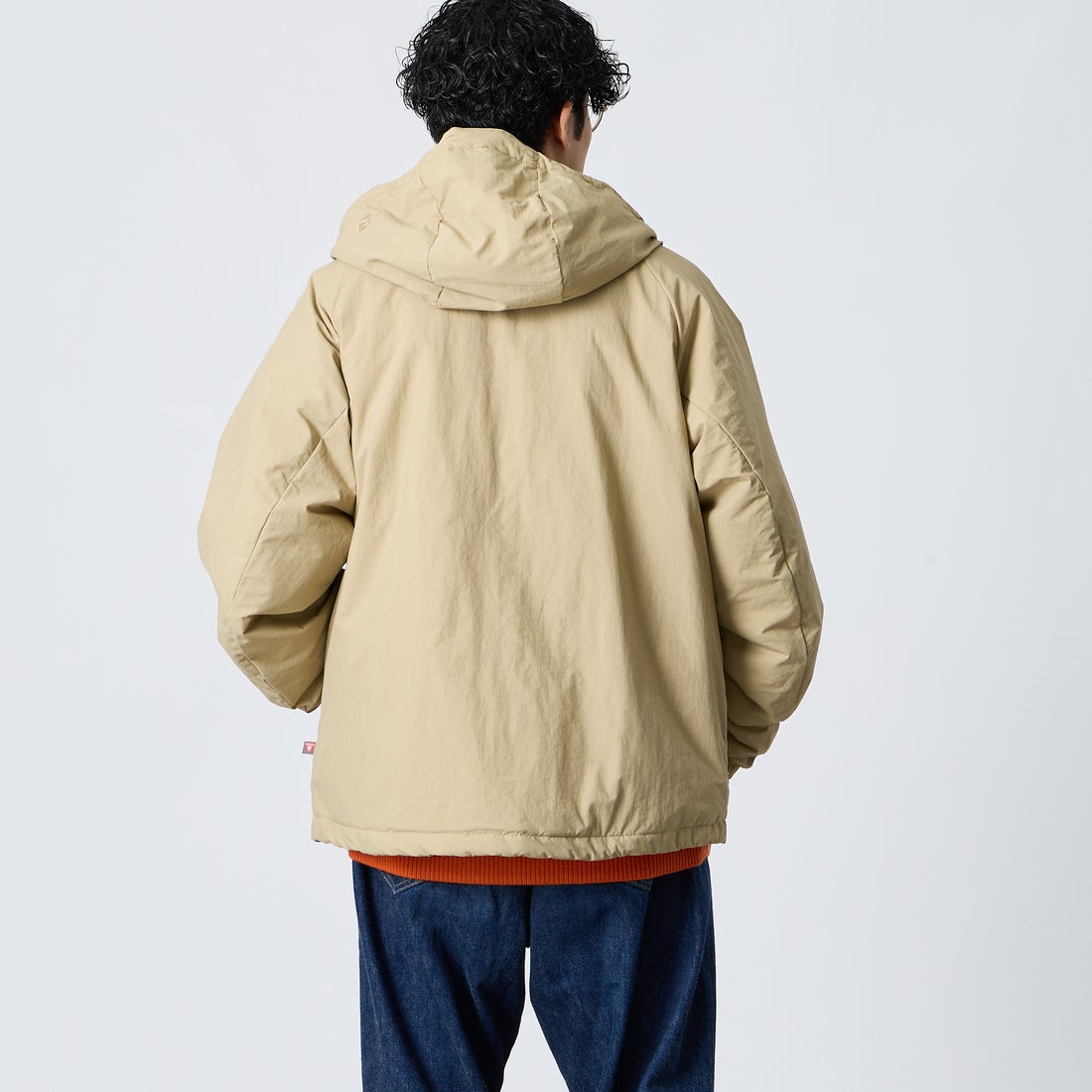 Marmot [マーモット] 別注 プリマロフト 中綿入りフードジャケット [MTFW26UJK348IN-JF] BEIGE &&モデル身長：168cm 着用サイズ：M&&
