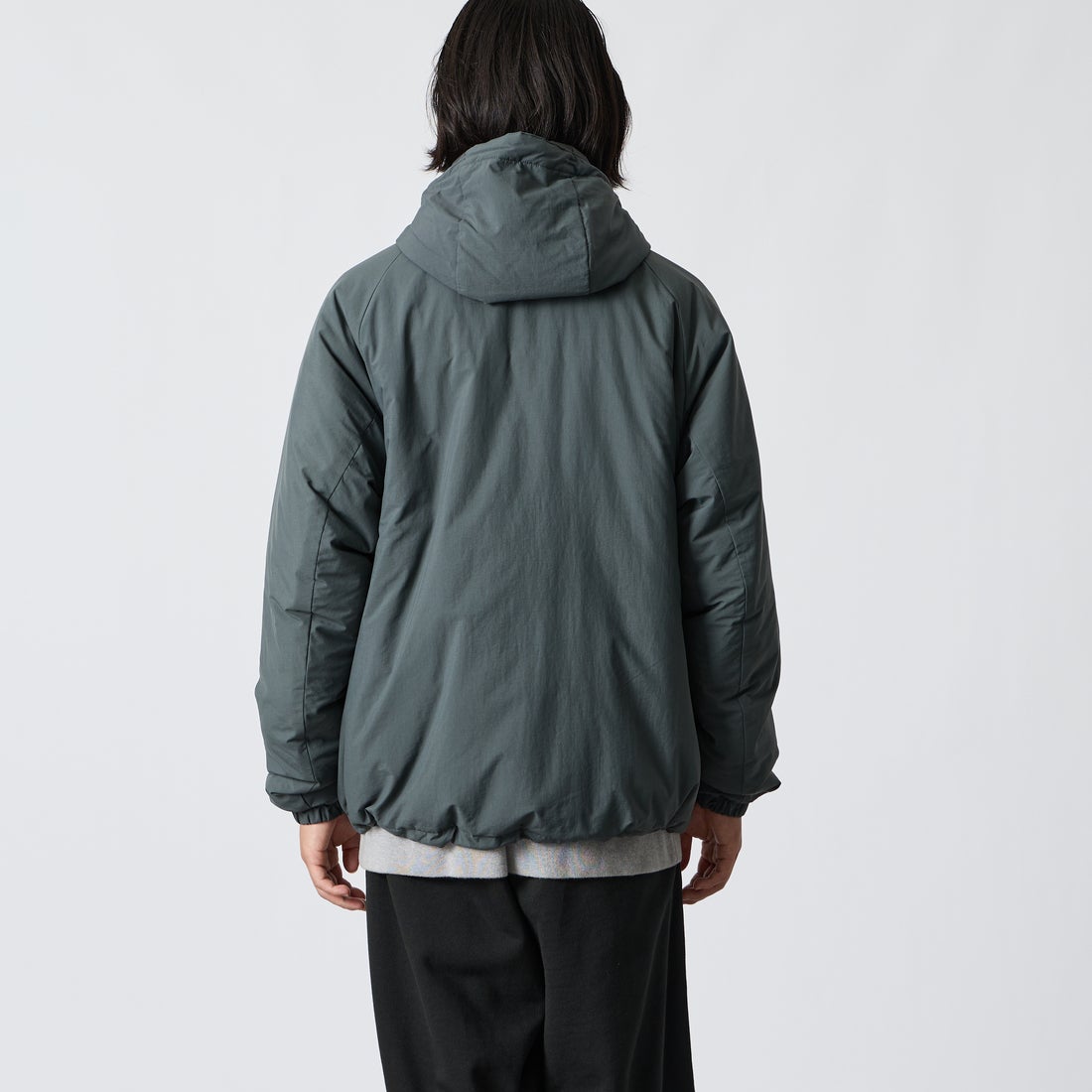Marmot [マーモット] 別注 プリマロフト 中綿入りフードジャケット [MTFW26UJK348IN-JF] CHARCOAL &&モデル身長：175cm 着用サイズ：M&&