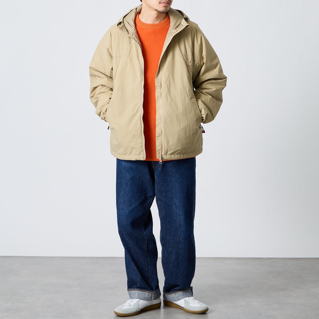 Marmot [マーモット] 別注 プリマロフト 中綿入りフードジャケット [MTFW26UJK348IN-JF] BEIGE &&モデル身長：168cm 着用サイズ：M&&