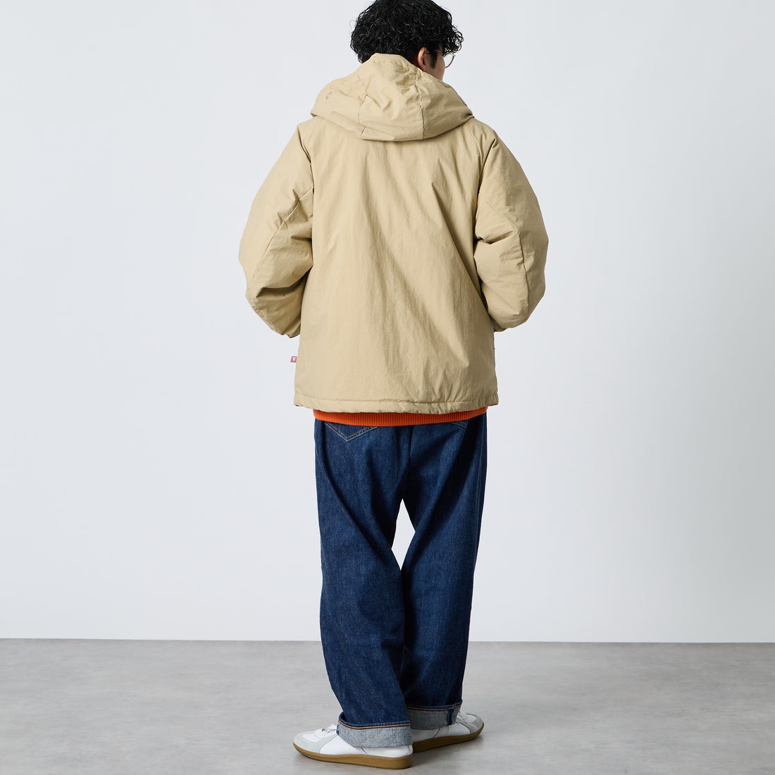 Marmot [マーモット] 別注 プリマロフト 中綿入りフードジャケット [MTFW26UJK348IN-JF] BEIGE &&モデル身長：168cm 着用サイズ：M&&