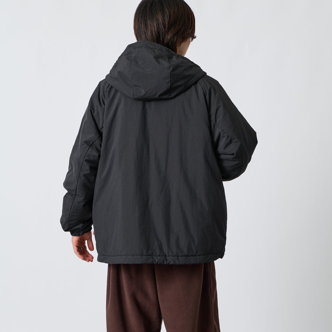 Marmot [マーモット] 別注 プリマロフト 中綿入りフードジャケット [MTFW26UJK348IN-JF] BLACK &&モデル身長：177cm 着用サイズ：L&&