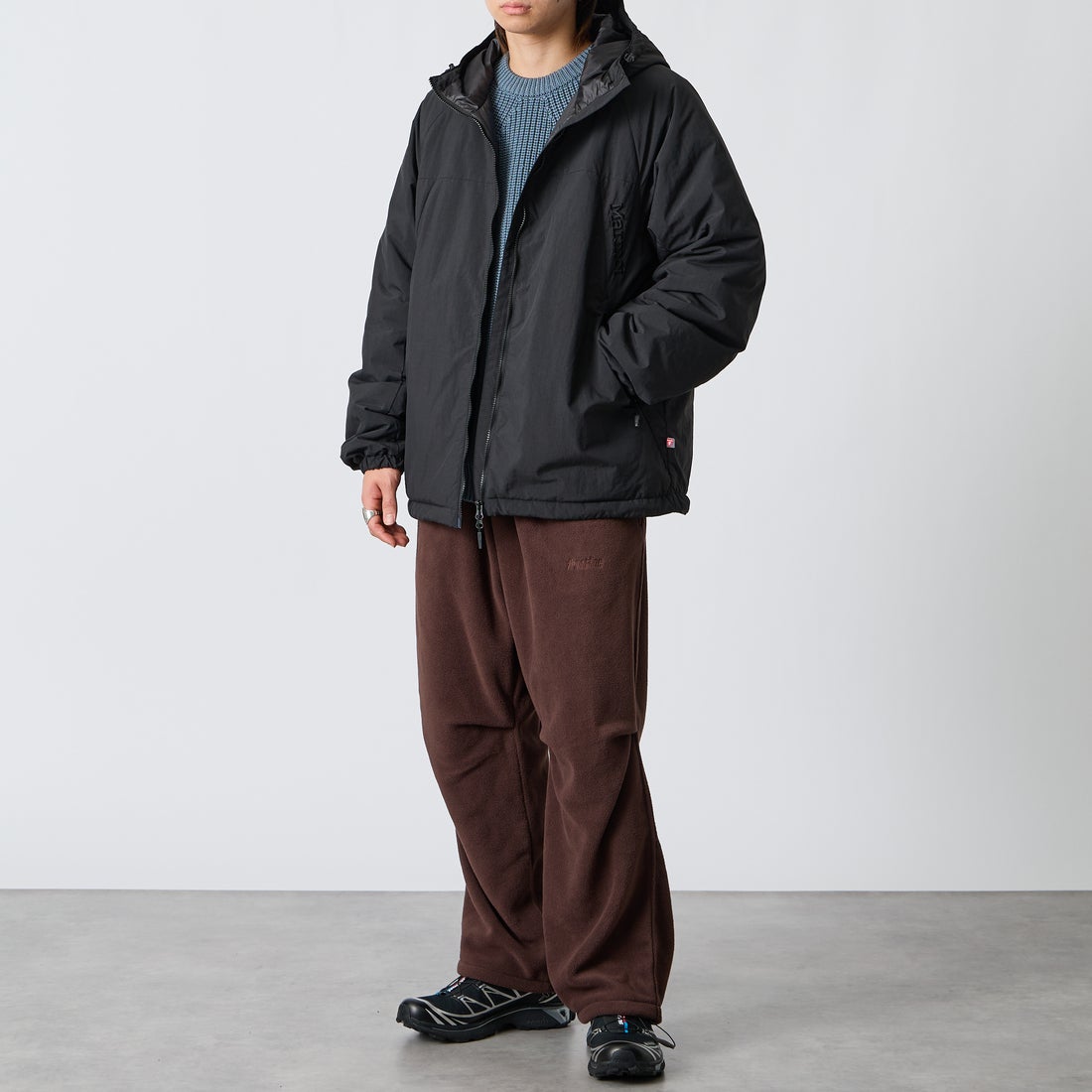 Marmot [マーモット] 別注 プリマロフト 中綿入りフードジャケット [MTFW26UJK348IN-JF] BLACK &&モデル身長：177cm 着用サイズ：L&&
