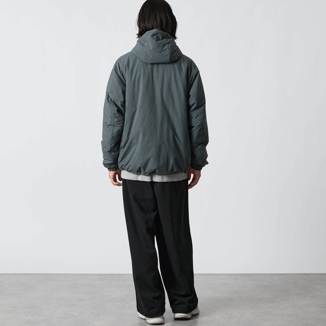 Marmot [マーモット] 別注 プリマロフト 中綿入りフードジャケット [MTFW26UJK348IN-JF] CHARCOAL &&モデル身長：175cm 着用サイズ：M&&