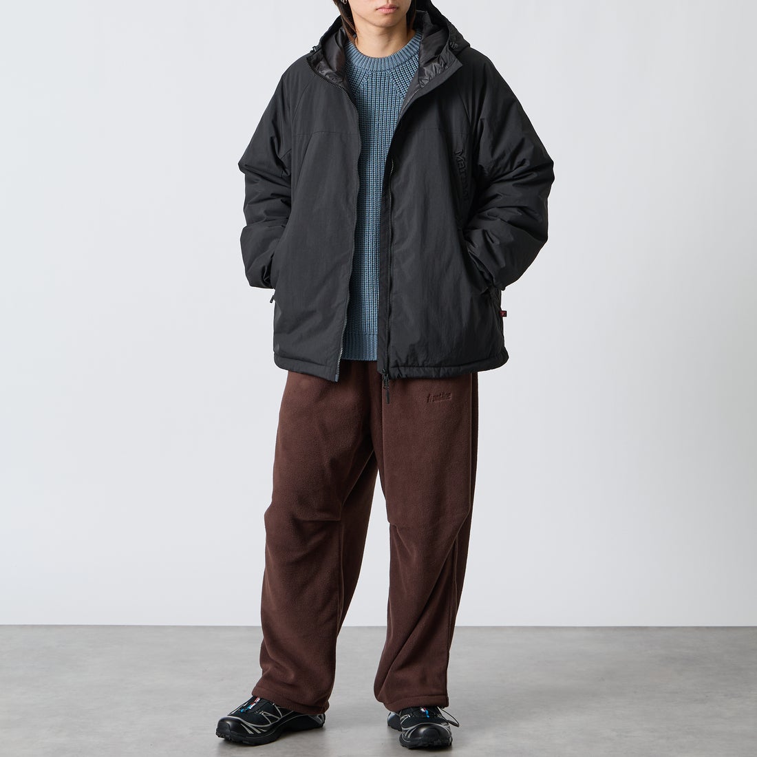Marmot [マーモット] 別注 プリマロフト 中綿入りフードジャケット [MTFW26UJK348IN-JF] BLACK &&モデル身長：177cm 着用サイズ：L&&