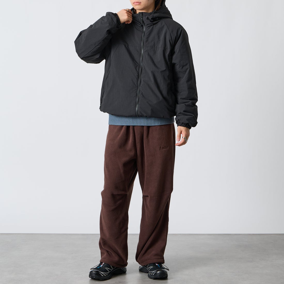 Marmot [マーモット] 別注 プリマロフト 中綿入りフードジャケット [MTFW26UJK348IN-JF] BLACK &&モデル身長：177cm 着用サイズ：L&&