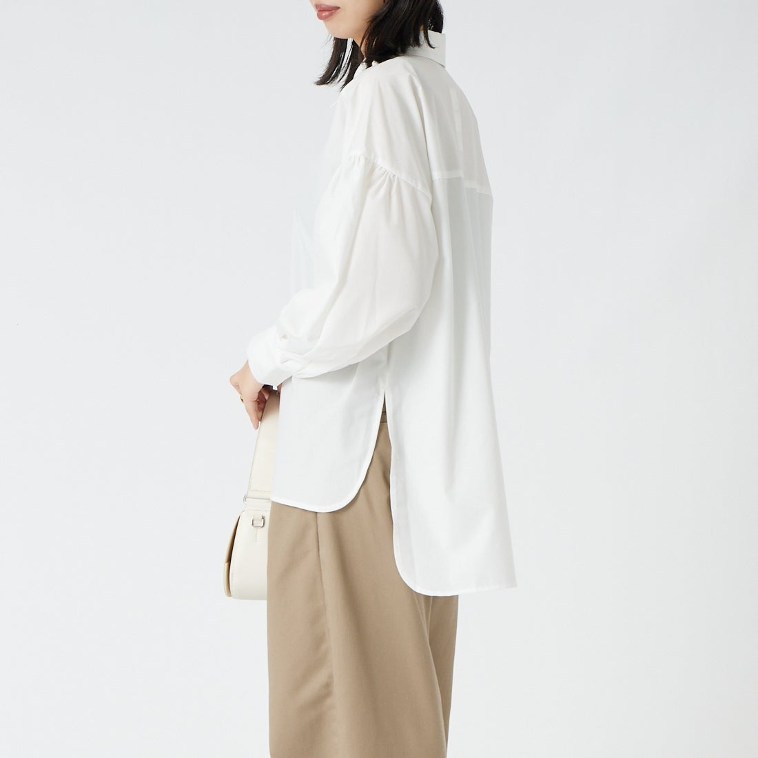 TORRAZZO DONNA [トラッゾドンナ] ビジューギャザーブラウス [6269-513] 05 WHITE &&モデル身長：162cm 着用サイズ：F&&