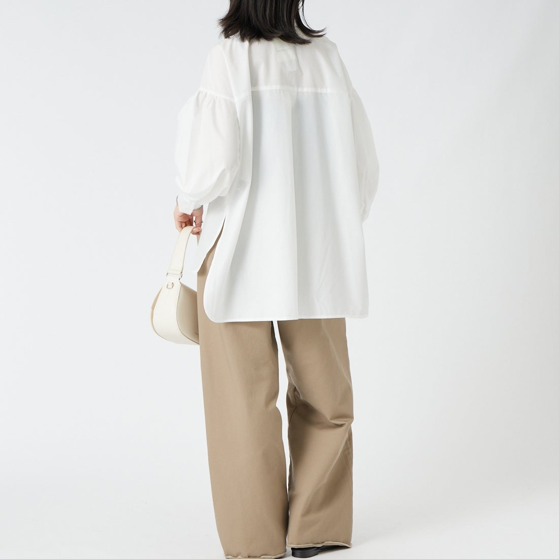 TORRAZZO DONNA [トラッゾドンナ] ビジューギャザーブラウス [6269-513] 05 WHITE &&モデル身長：162cm 着用サイズ：F&&
