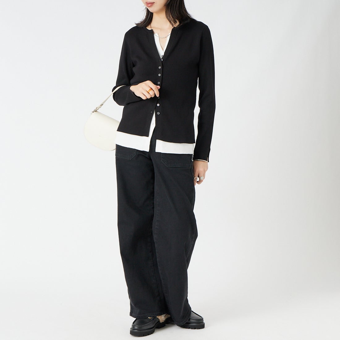TORRAZZO DONNA [トラッゾドンナ] レイヤードバイカラートップス [6268-450] 19 BLACK &&モデル身長：162cm 着用サイズ：F&&