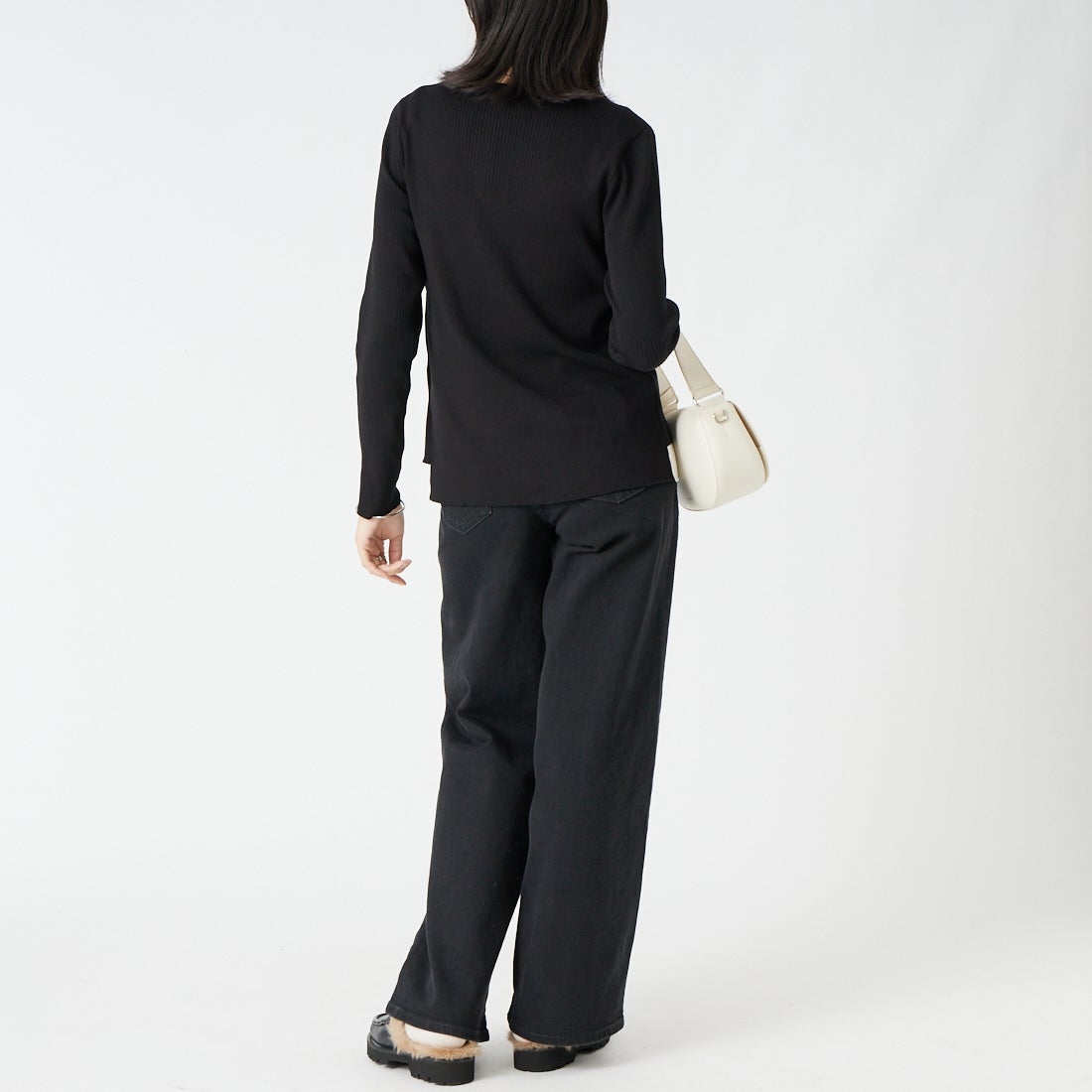 TORRAZZO DONNA [トラッゾドンナ] レイヤードバイカラートップス [6268-450] 19 BLACK &&モデル身長：162cm 着用サイズ：F&&