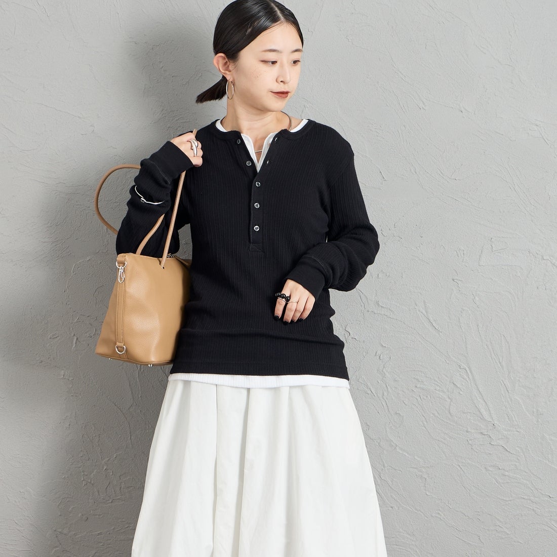 GICIPI [ジチピ] ORIGANO/オリーガノ ヘンリーネック長袖Tシャツ [2622A] NERO &&モデル身長：150cm 着用サイズ：1&&