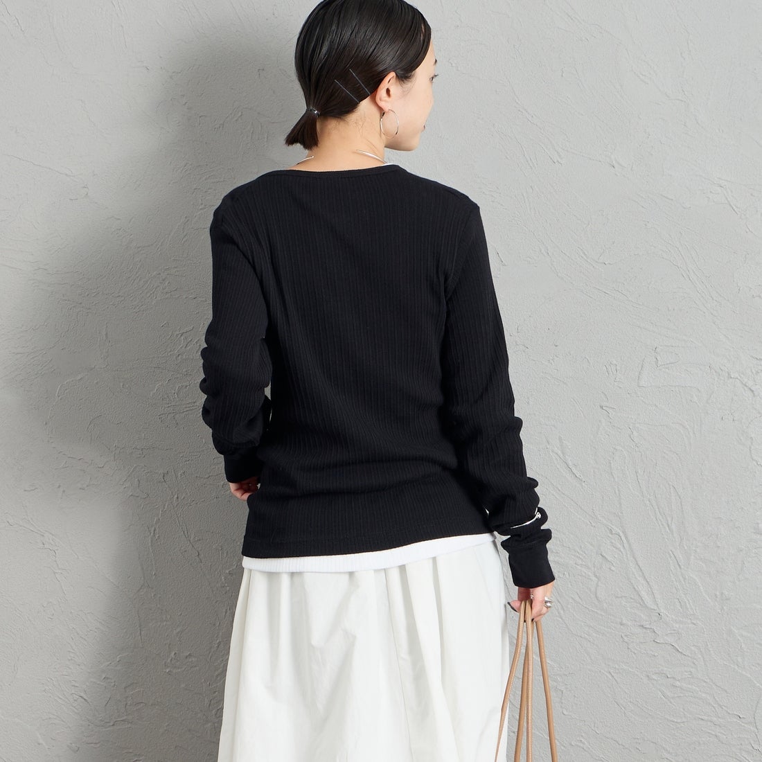 GICIPI [ジチピ] ORIGANO/オリーガノ ヘンリーネック長袖Tシャツ [2622A] NERO &&モデル身長：150cm 着用サイズ：1&&
