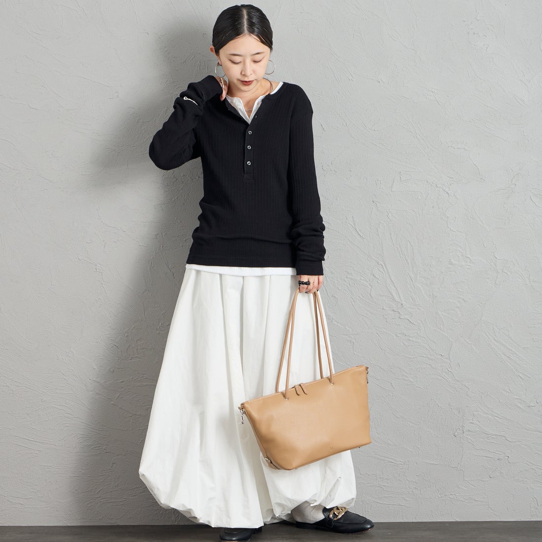 GICIPI [ジチピ] ORIGANO/オリーガノ ヘンリーネック長袖Tシャツ [2622A] NERO &&モデル身長：150cm 着用サイズ：1&&