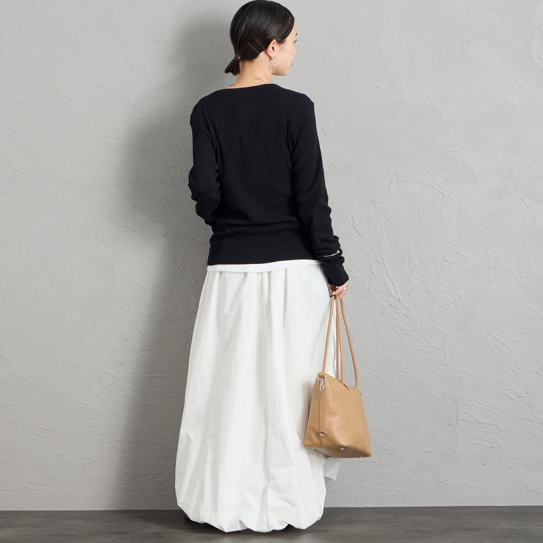 GICIPI [ジチピ] ORIGANO/オリーガノ ヘンリーネック長袖Tシャツ [2622A] NERO &&モデル身長：150cm 着用サイズ：1&&
