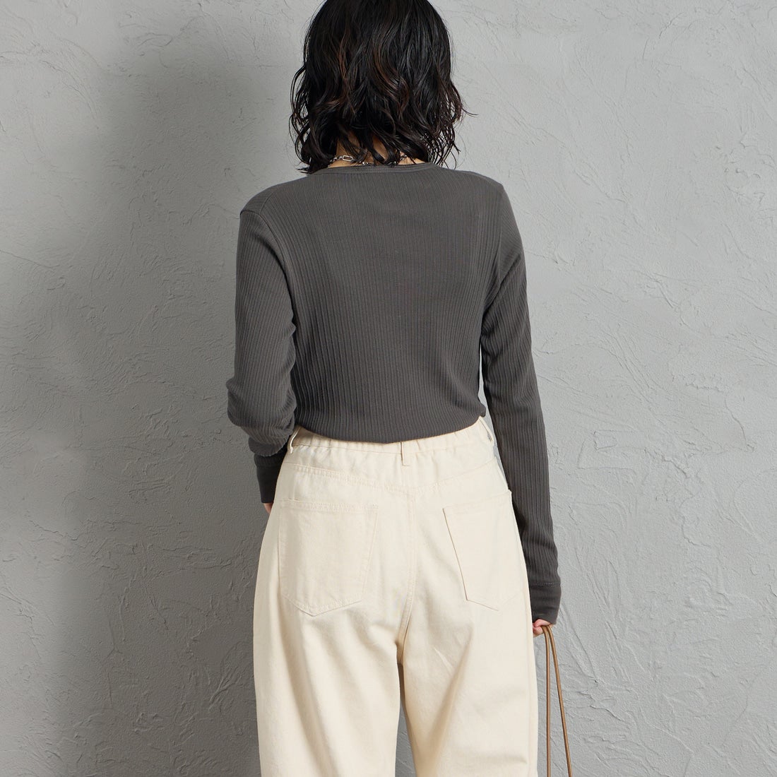 GICIPI [ジチピ] ORIGANO/オリーガノ ヘンリーネック長袖Tシャツ [2622A] MARRONE VE &&モデル身長：160cm 着用サイズ：1&&