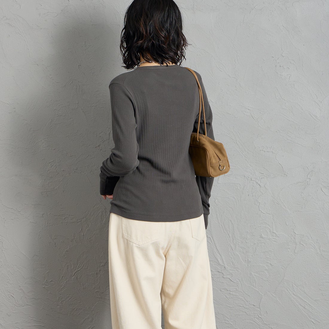 GICIPI [ジチピ] ORIGANO/オリーガノ ヘンリーネック長袖Tシャツ [2622A] MARRONE VE &&モデル身長：160cm 着用サイズ：1&&