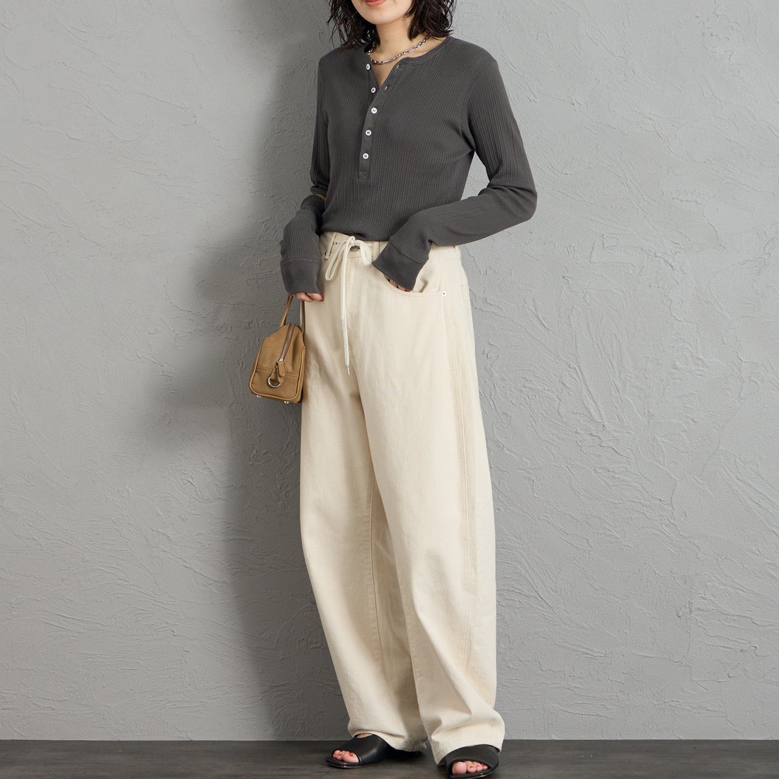 GICIPI [ジチピ] ORIGANO/オリーガノ ヘンリーネック長袖Tシャツ [2622A] MARRONE VE &&モデル身長：160cm 着用サイズ：1&&