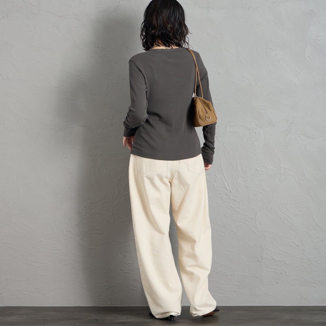 GICIPI [ジチピ] ORIGANO/オリーガノ ヘンリーネック長袖Tシャツ [2622A] MARRONE VE &&モデル身長：160cm 着用サイズ：1&&