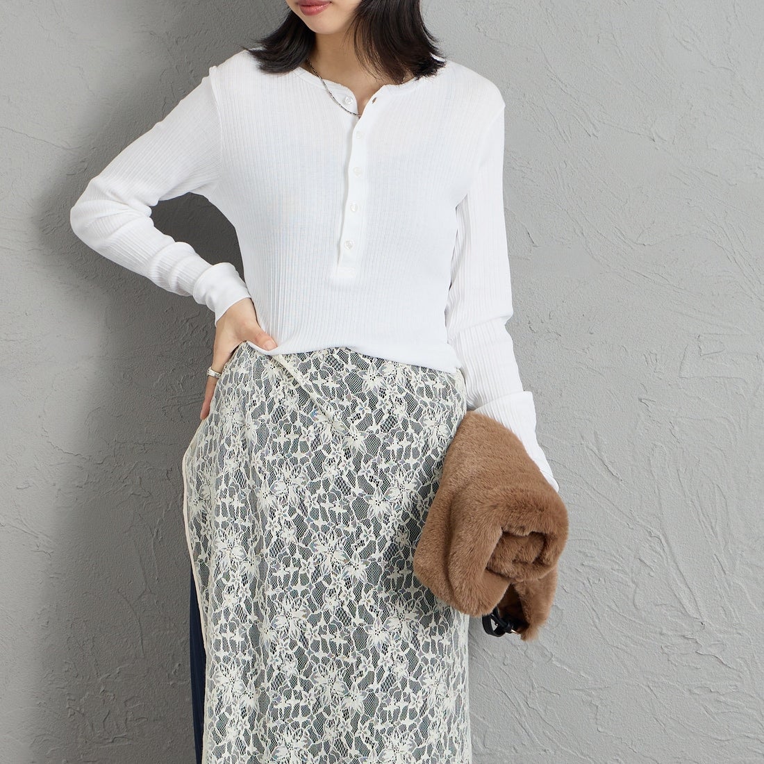 GICIPI [ジチピ] ORIGANO/オリーガノ ヘンリーネック長袖Tシャツ [2622A] BIANCO &&モデル身長：162cm 着用サイズ：1&&