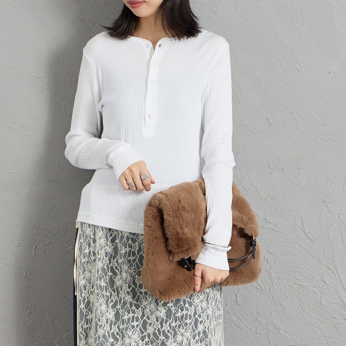 GICIPI [ジチピ] ORIGANO/オリーガノ ヘンリーネック長袖Tシャツ [2622A] BIANCO &&モデル身長：162cm 着用サイズ：1&&