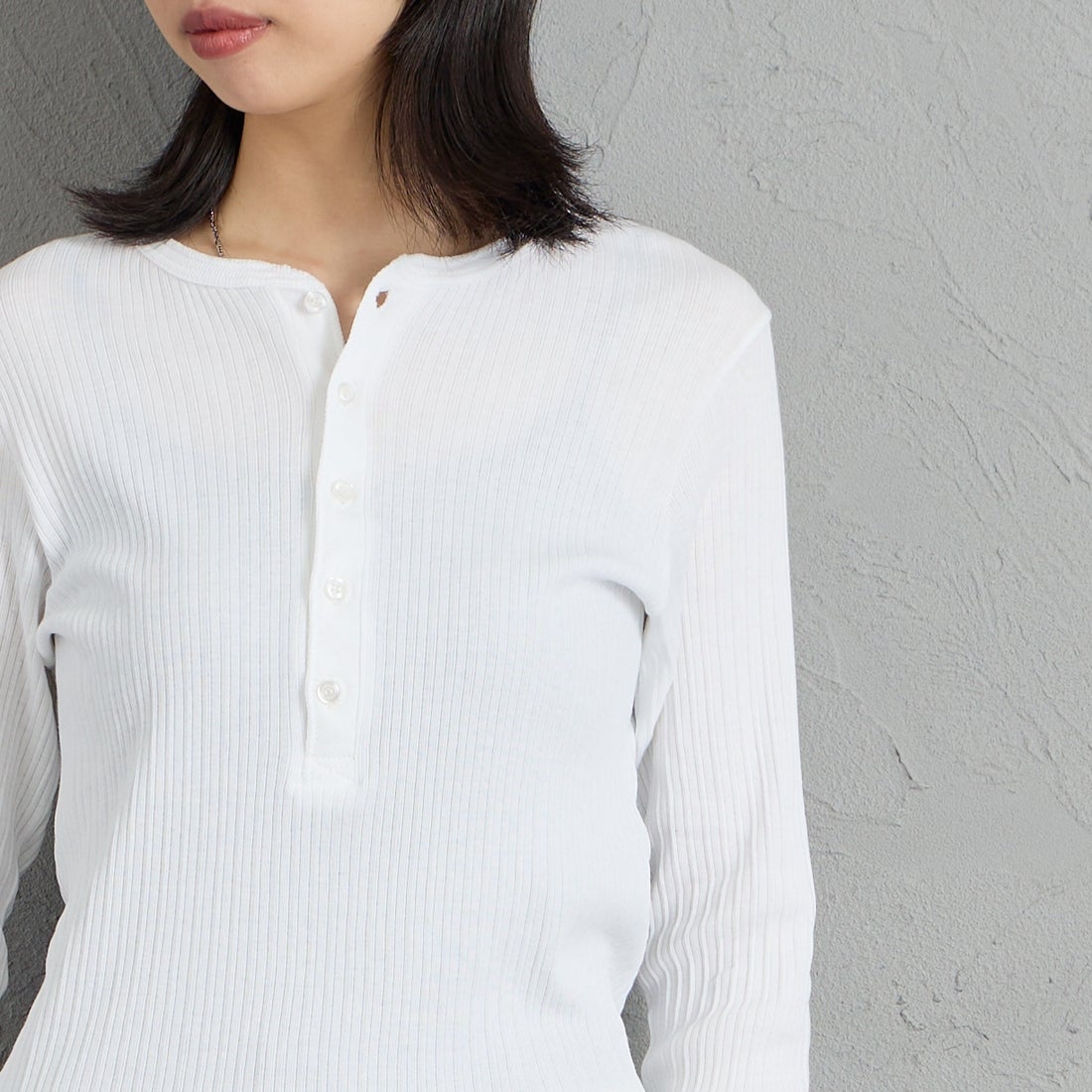 GICIPI [ジチピ] ORIGANO/オリーガノ ヘンリーネック長袖Tシャツ [2622A] BIANCO &&モデル身長：162cm 着用サイズ：1&&