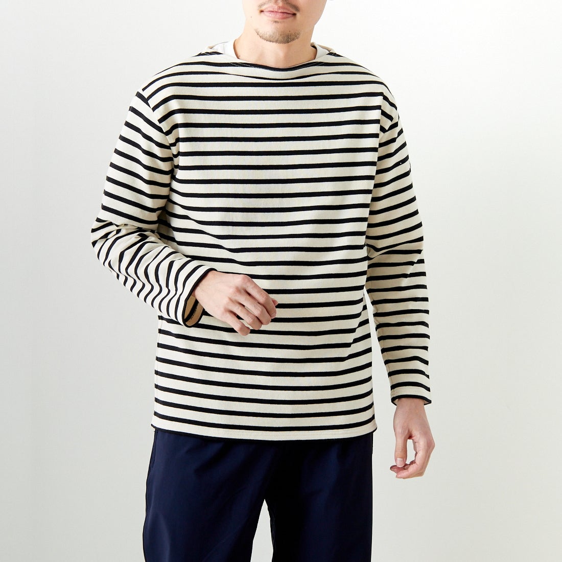 ST.JAMES [セントジェームス] バスクボーダーロングスリーブTシャツ [OUESSANT-RA] ECR/NOI&&モデル身長：168cm 着用サイズ：4&&