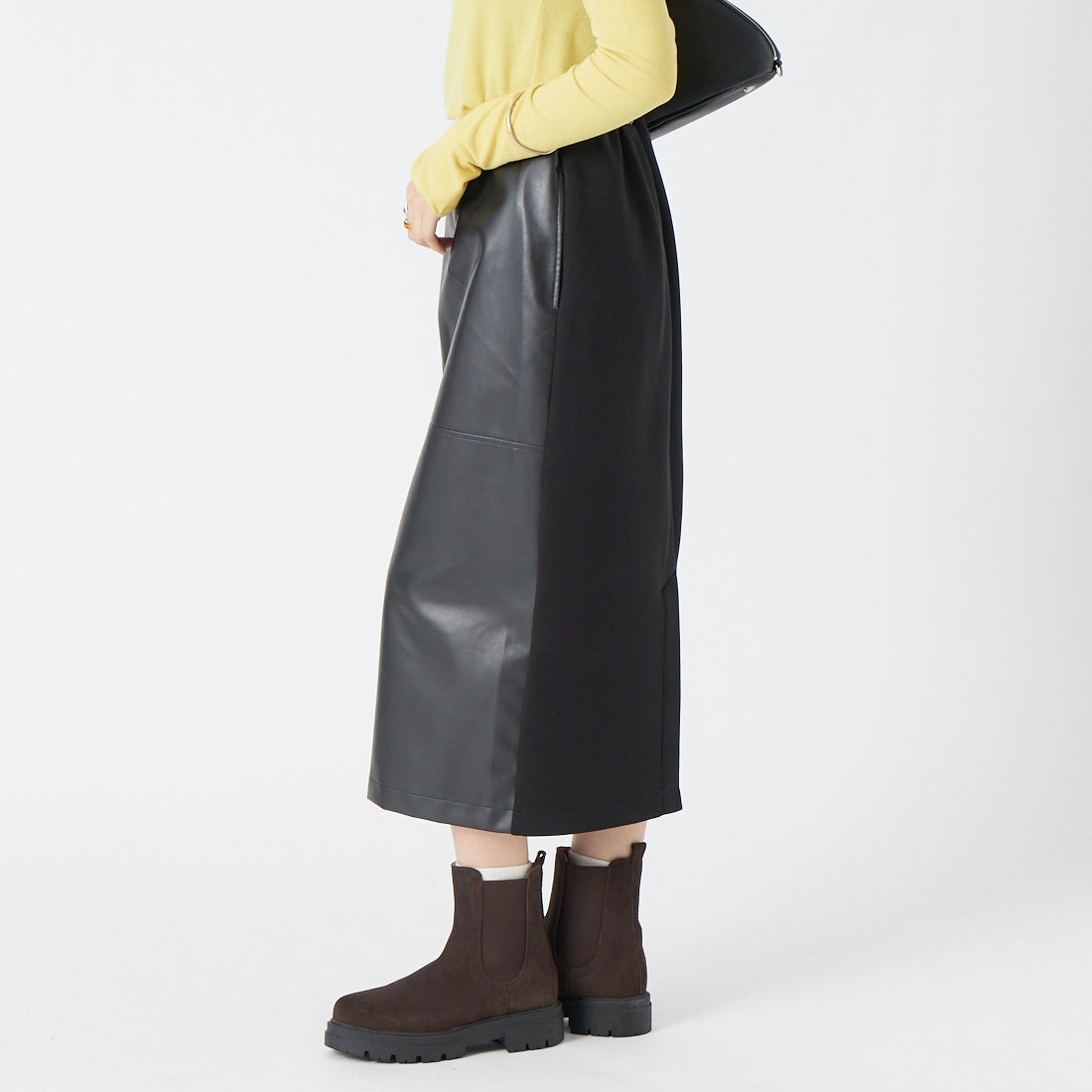 CHIGNON [シニヨン] カットソーコンビ フェイクレザースカート [2864-043KK] BLACK &&モデル身長：162cm 着用サイズ：36&&