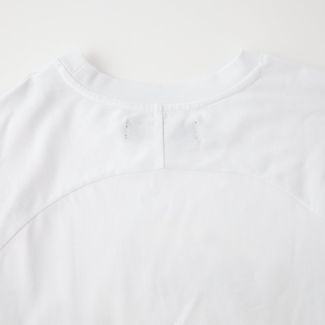 1PIU1UGUALE3 RELAX [ウノ ピゥ ウノ ウグァーレ トレ] グリッターサガラロゴ ロングスリーブTシャツ [UST-26112] SN10 WHITE