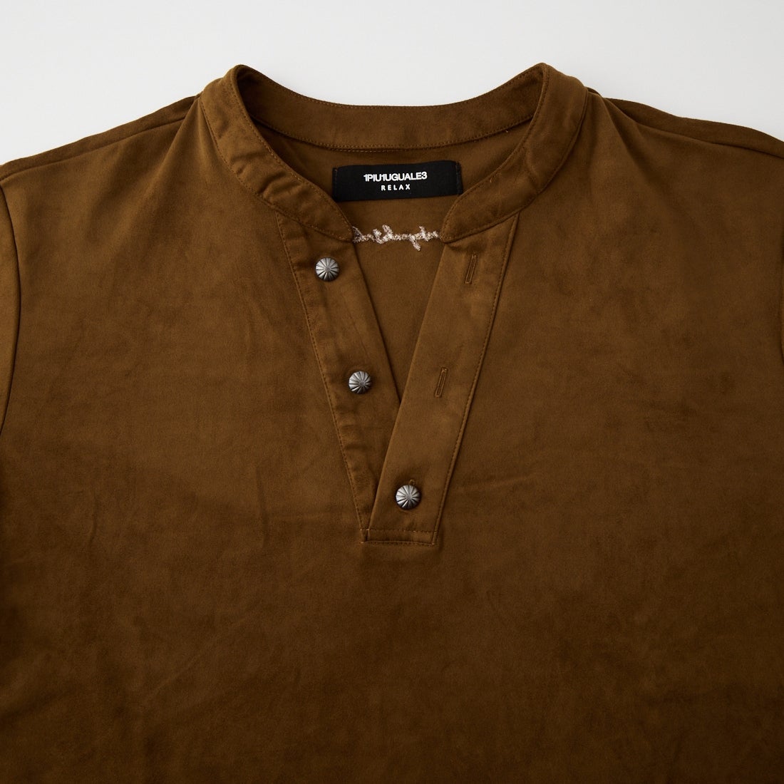 1PIU1UGUALE3 RELAX [ウノ ピゥ ウノ ウグァーレ トレ] スウェードタッチ ヘンリーネックロングTシャツ [UST-26120] SN70 BROWN