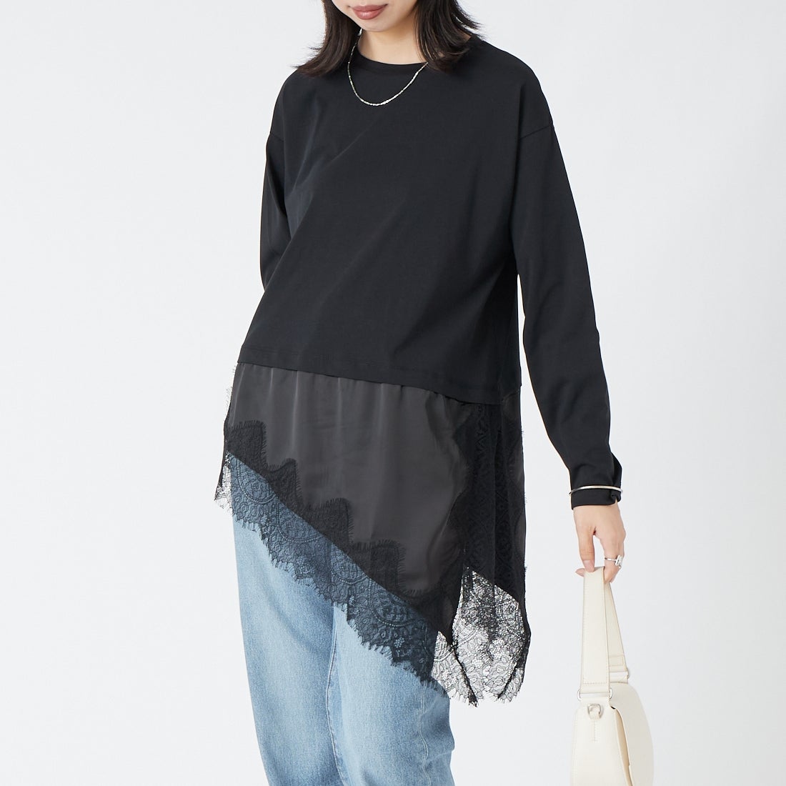 Maison de L'allure [メゾン ドゥ ラリュール] レースドッキングプルオーバー [M26332012] 09 BLACK &&モデル身長：162cm 着用サイズ：F&&