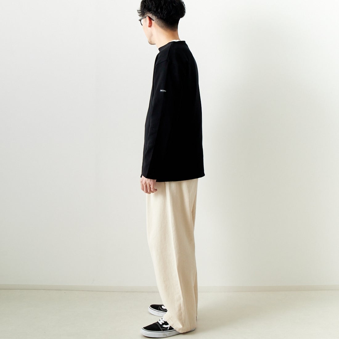 ST.JAMES [セントジェームス] バスクロングスリーブTシャツ [OUESSANT-UA] NOIR&&モデル身長：168cm 着用サイズ：5&&