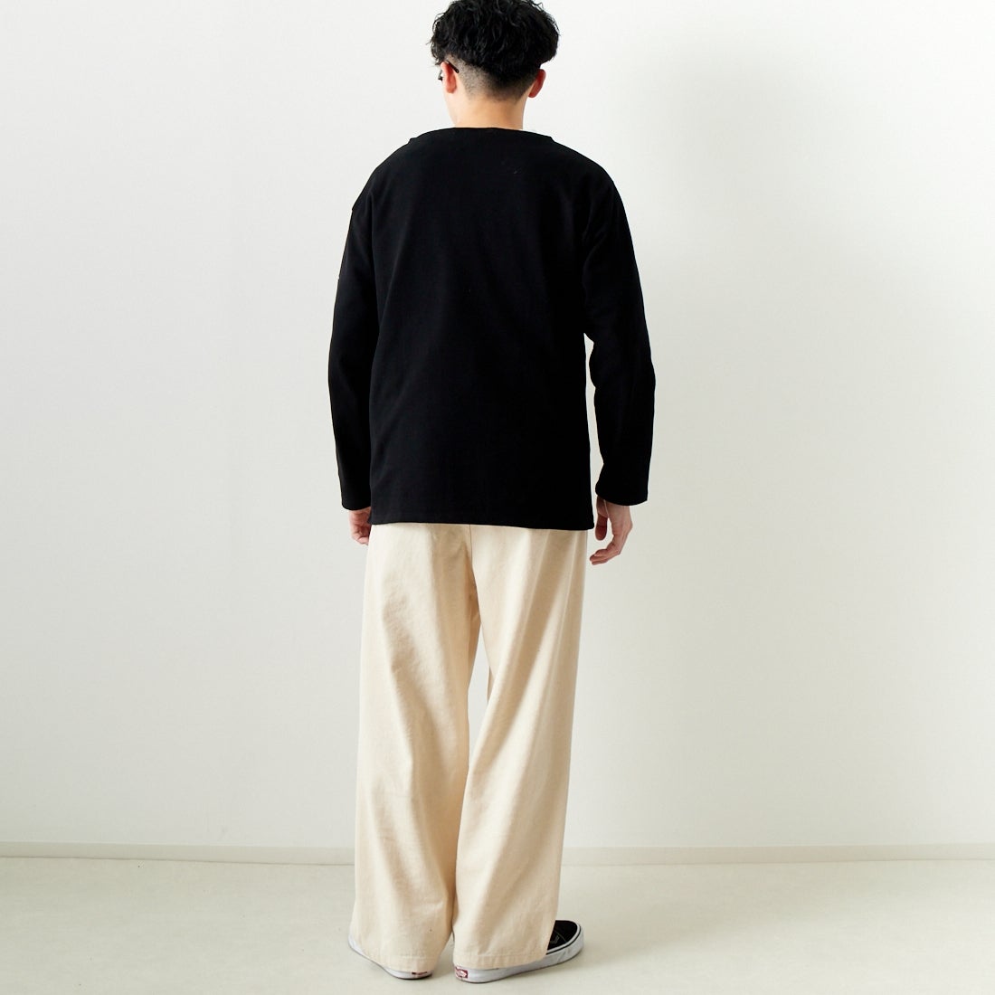 ST.JAMES [セントジェームス] バスクロングスリーブTシャツ [OUESSANT-UA] NOIR&&モデル身長：168cm 着用サイズ：5&&