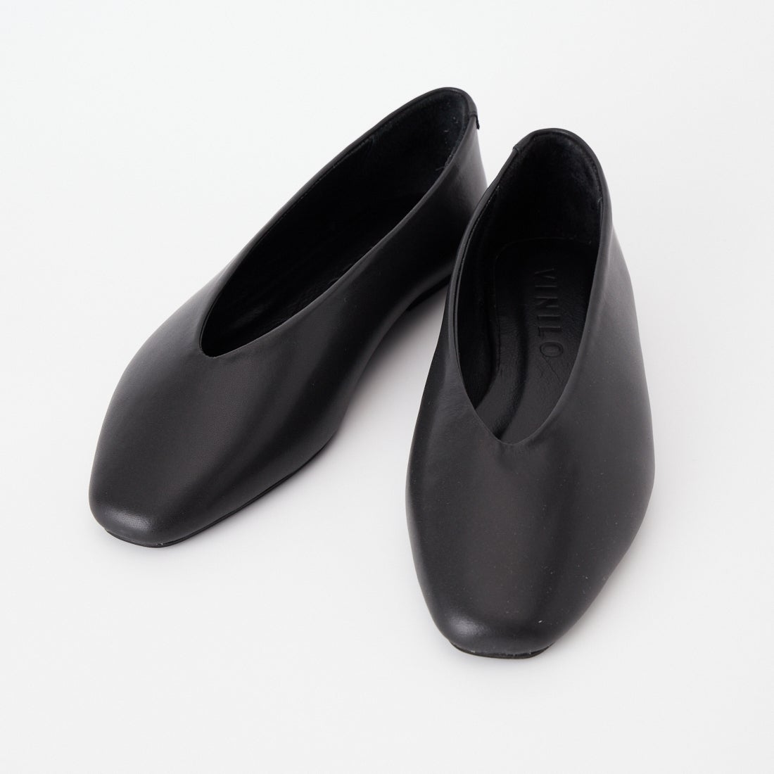 VINILO [ヴィニーロ] ナッパレザーフラットパンプス [AT-3502-01-NA] BLACK