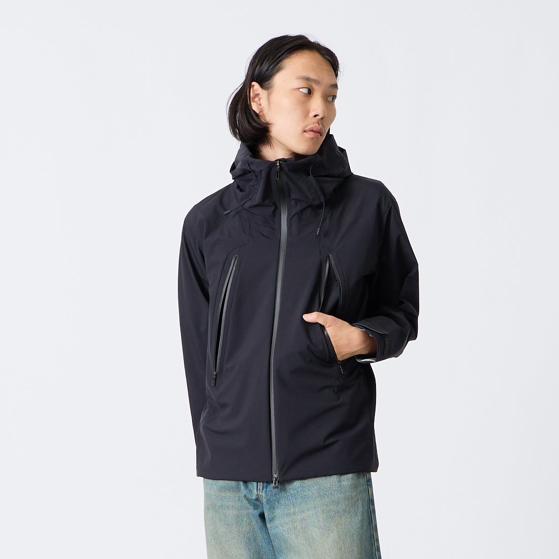 DESCENTE ALLTERRAIN [デサントオルテライン] クレアス ハードシェルジャケット [DU6FWBA1M] BK00 &&モデル身長：175cm 着用サイズ：S&&
